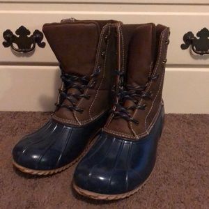 Duck boots, size 9